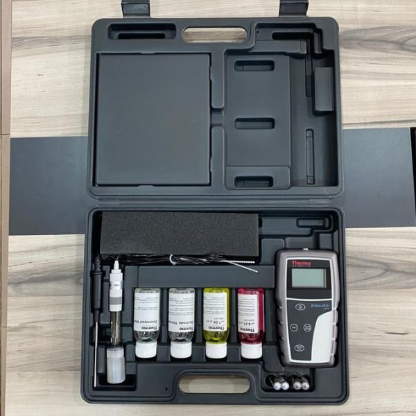 Eutech™ pH 5+ pH meter